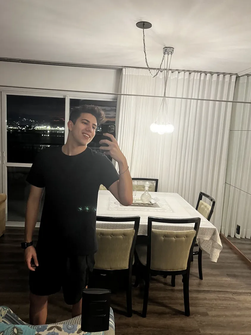 Matheus Henrique Barros, desenvolvedor web em Curitiba